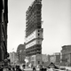 Illustration for article titled 20 Photos of Iconic Buildings and Bridges As They Were Being Built